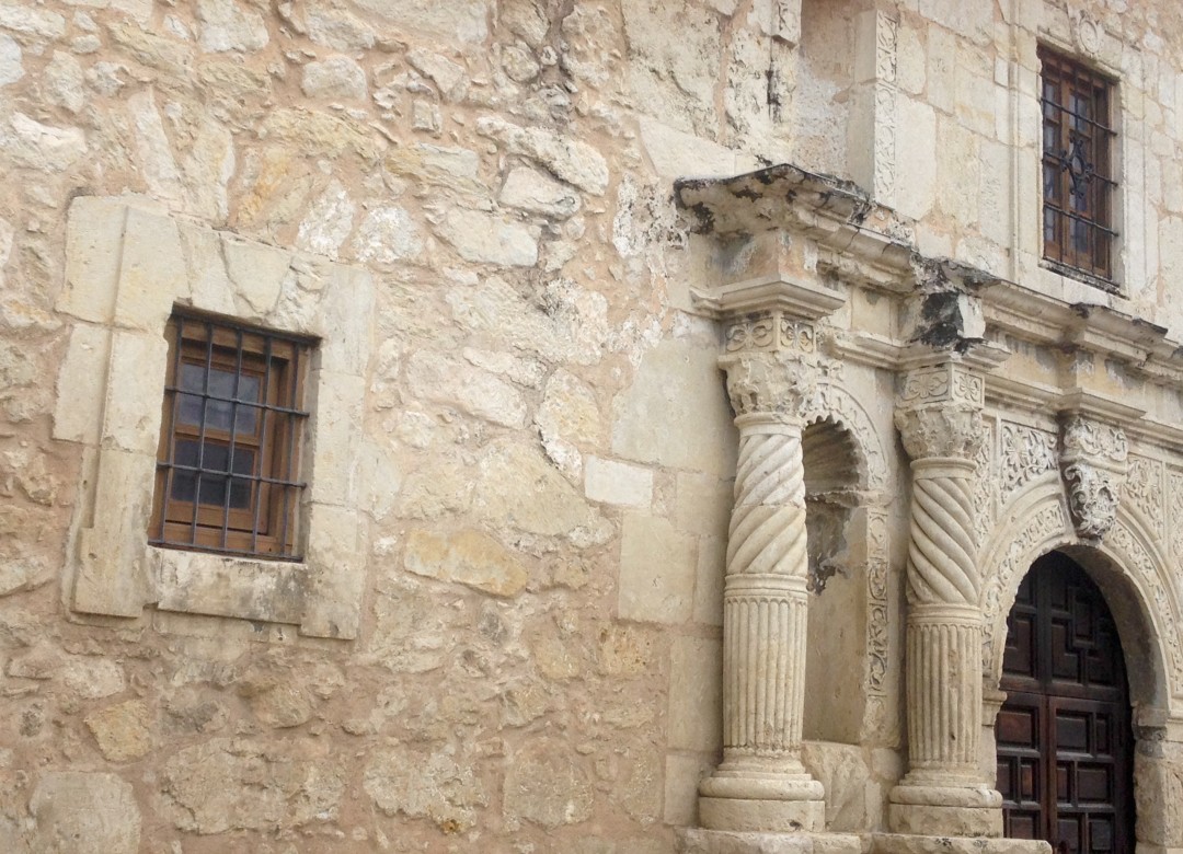 can you tour the alamo on your own