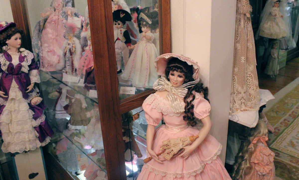 Guide to Granbury: Doll House Museum