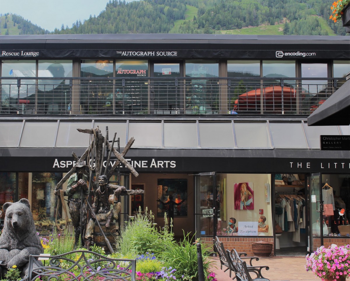 Aspen Fine Arts Studio entrance (statues of a bear) from Ink Seating area