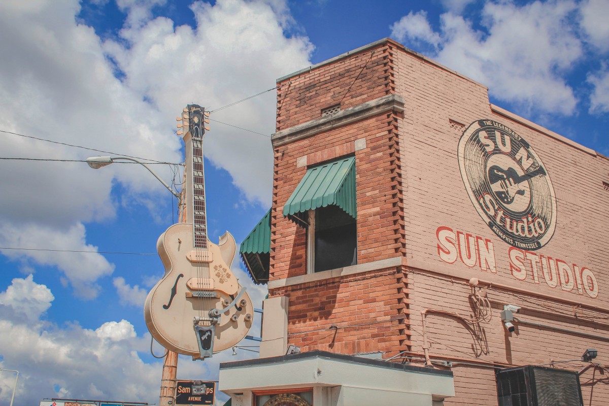 before taking the sun studio tour during my one day in Memphis, I spent a couple minutes trying to snap pictures of the exterior
