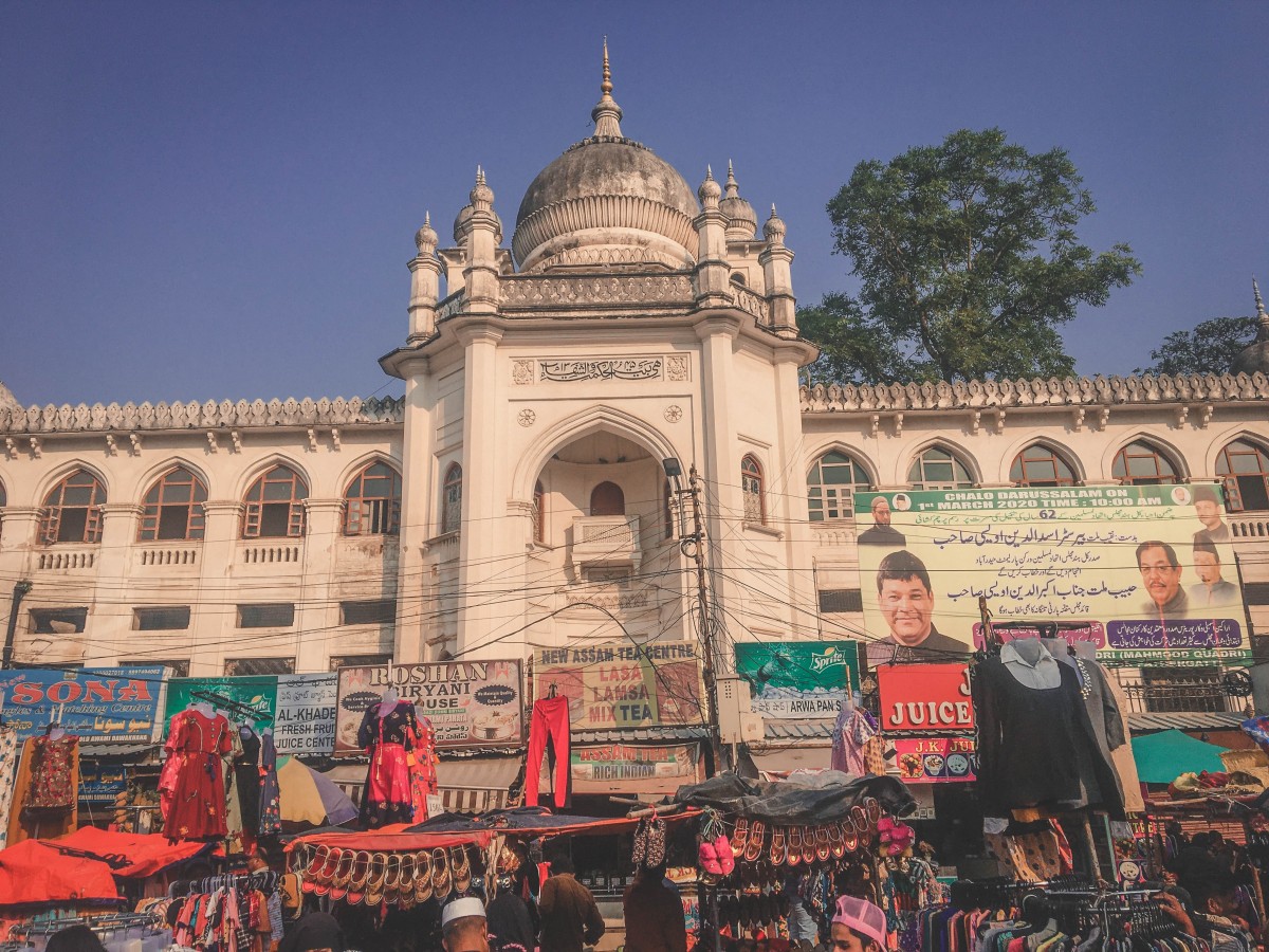 Charminar Market covering up ood stands