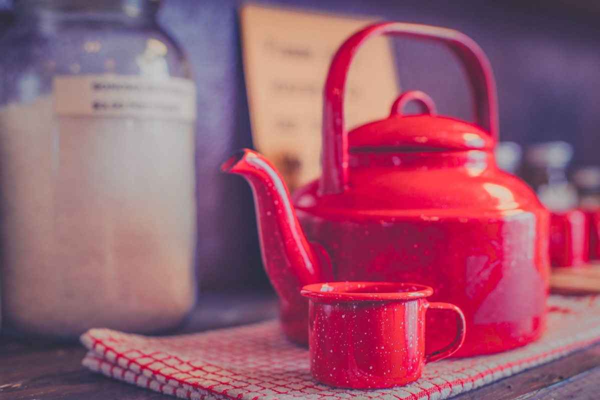 Restaurants in Manitou Springs: red kettle and cup in a cafe