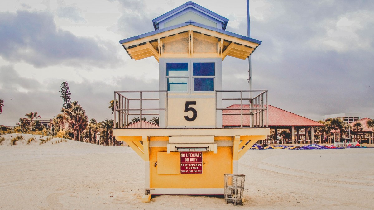 Day Trip To Clearwater Beach: Yello Lifeguard Stand