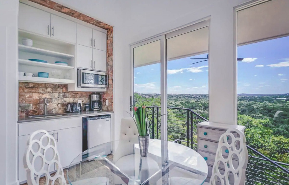 Airbnbs in Austin: Hill Top Views