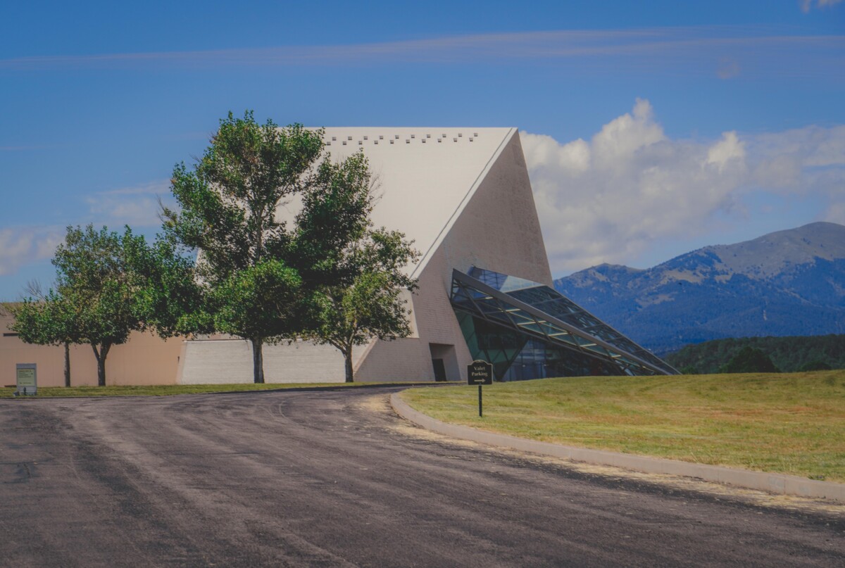 Spencer Theatre in Ruidoso, architecture and mountain view