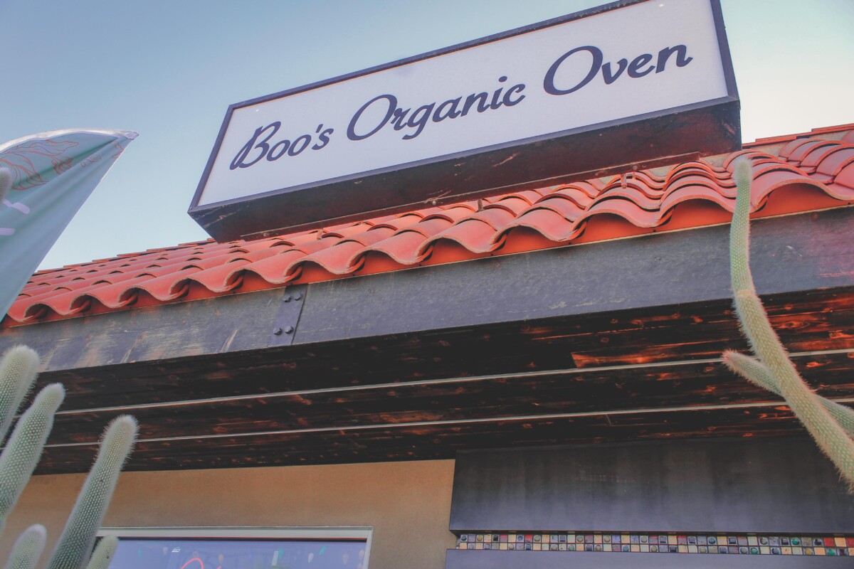 Boo's Organic Oven sign