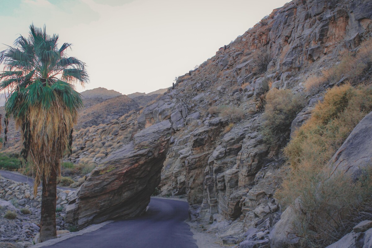 Palm Springs Attractions: Split Rock