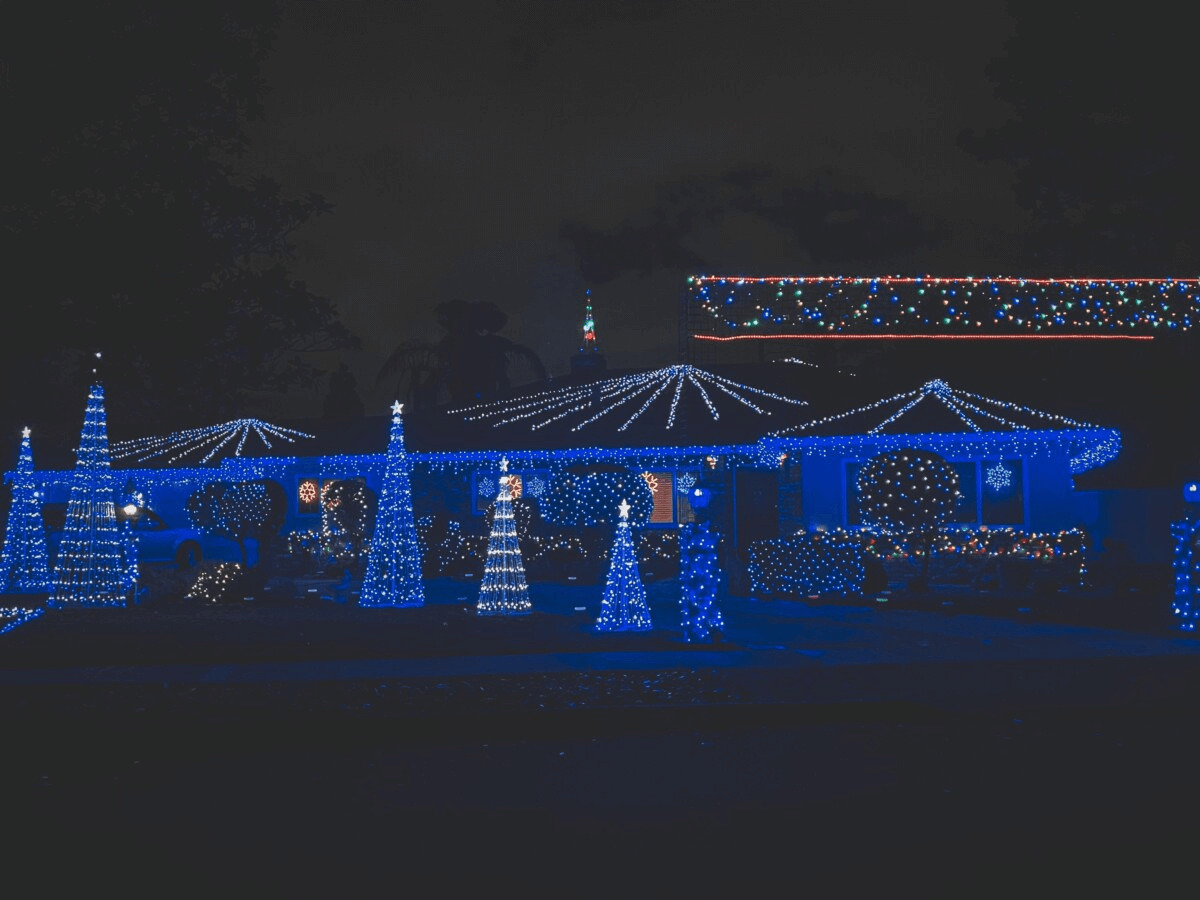 Willow Glen is one of the best neighborhoods to see Christmas lights in the Bay Area