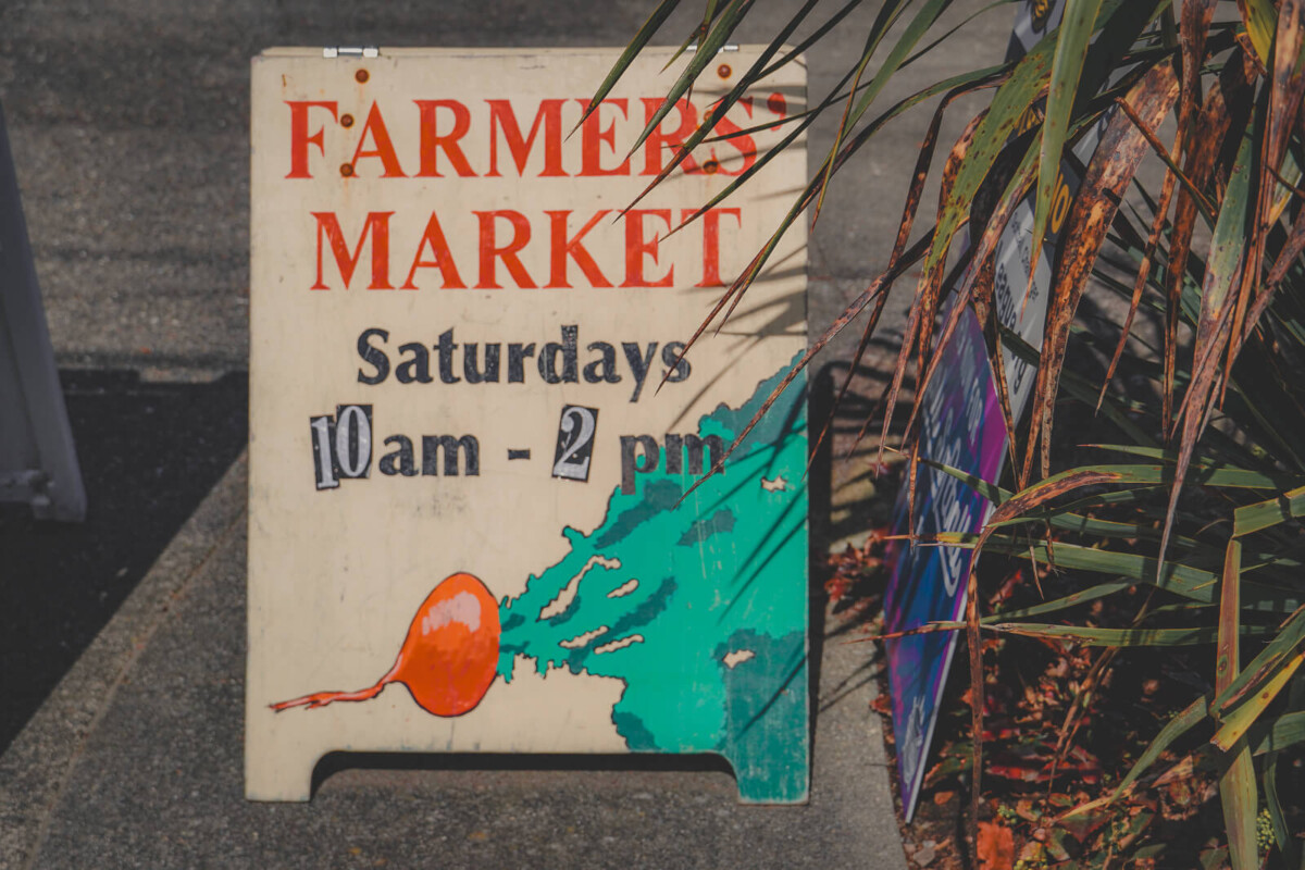 cute sign for Bainbridge Island Farmer's Market