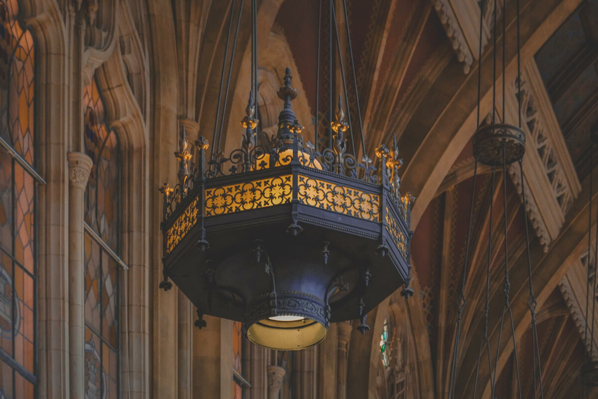 ornate chandelier at the Suzzallo Library