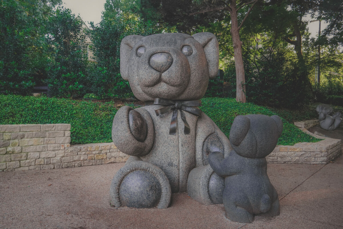 Ten foot tall teddy bear statue hidden in Dallas, Texas