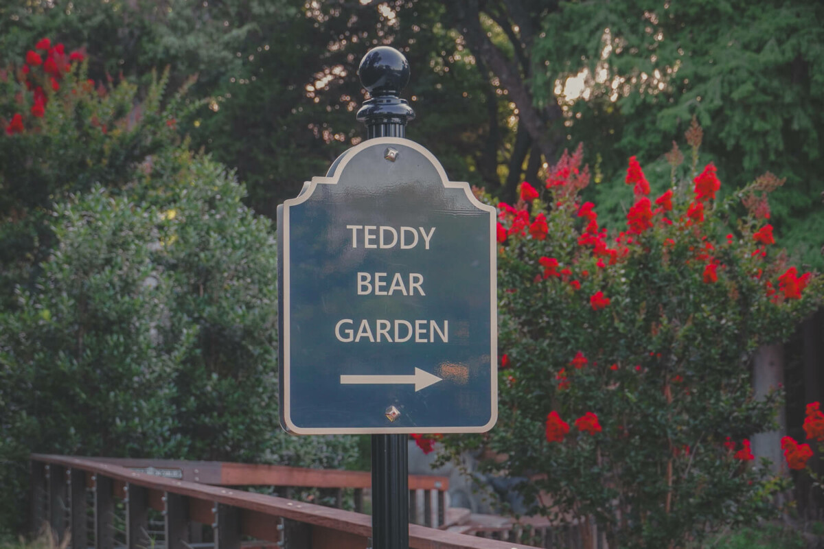 sign for Teddy Bear Garden in Dallas, Texas