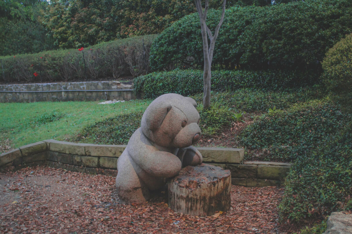 adorable teddy bear sculpture in Highland Park