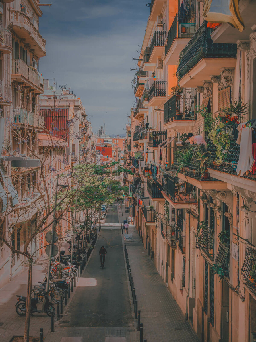 People We Meet On Vacation filming locations. The unit in Palm Springs was swapped for Barcelona in the movie!